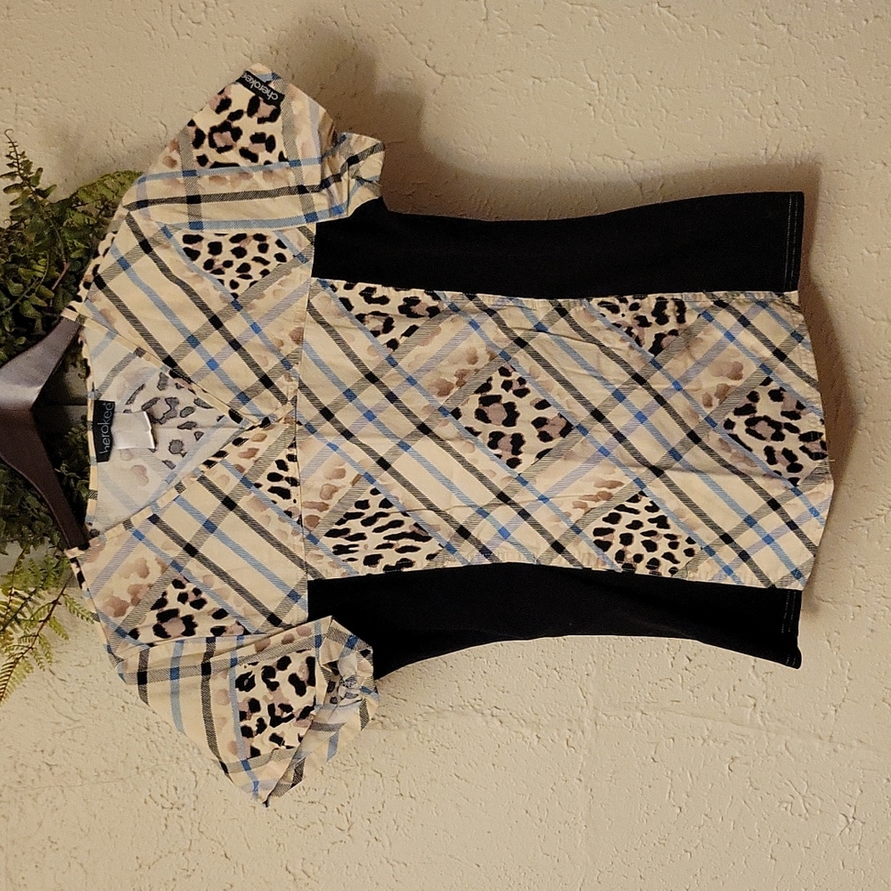 Cherokee scrub top